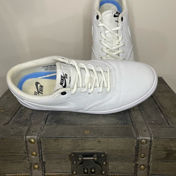 Nike SB Check Solarsoft Athletic Running Shoe Womens Size 9 921463-110 White - Picture 8 of 9